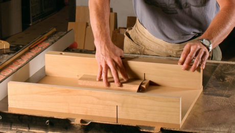 Build a Simple Crosscut Sled for the Tablesaw