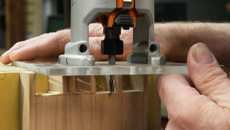clean shoulder lines on dovetails using a router and a pattern routing bit