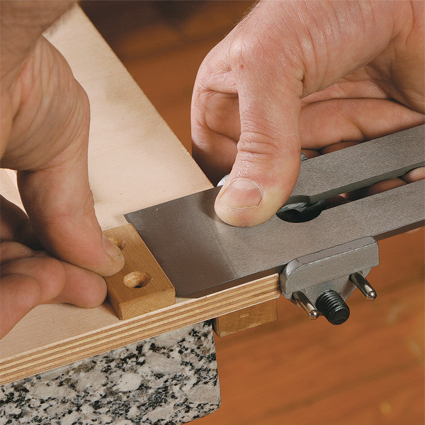 How to Use a Honing Guide - FineWoodworking